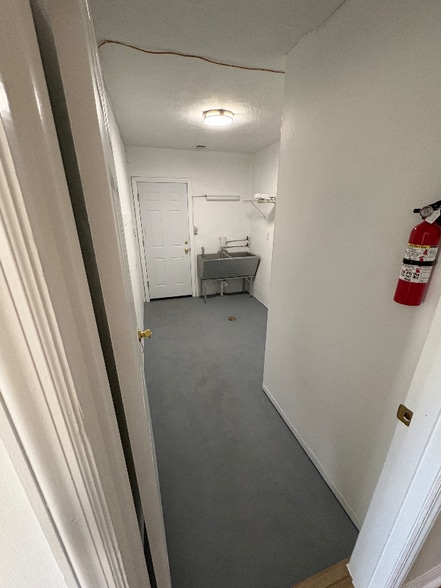 Building Photo - 3887 Crescent Dr