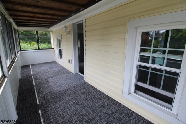 Building Photo - 28 White Meadow Ave