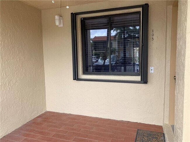 Building Photo - 434 Lakeview Dr