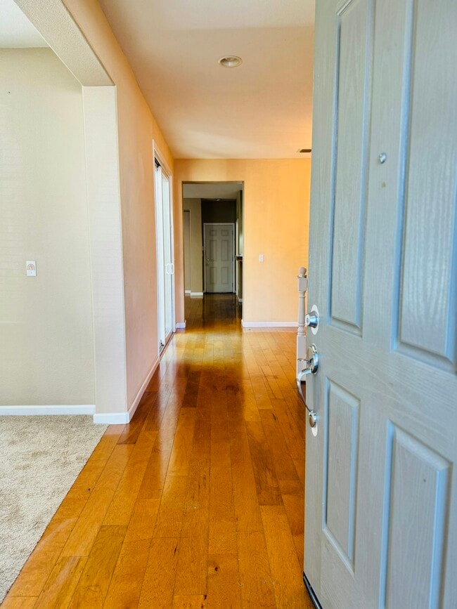 Building Photo - 127 W Invitar Ln