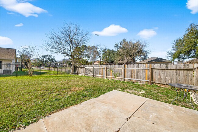 Building Photo - 3479 Rockrill Dr