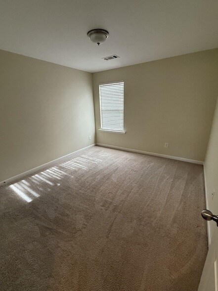 Building Photo - 1629 Robindale Dr