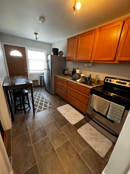 Primary Photo - 488 E 5th Ct