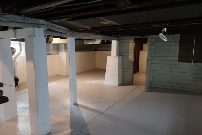Building Photo - 7028 Idlewild Ave