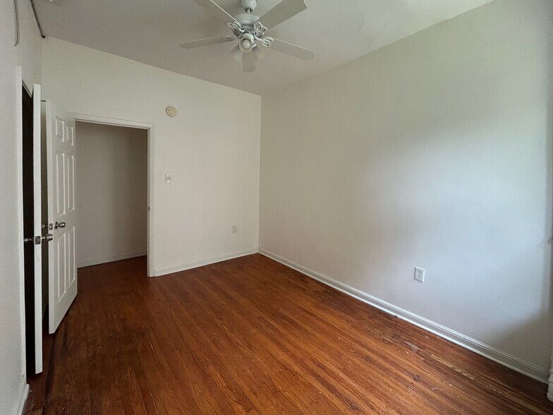 Building Photo - 2803 W Queen Ln