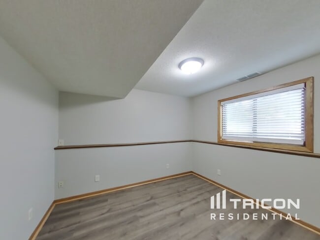 Building Photo - 13078 Glenhurst Ave
