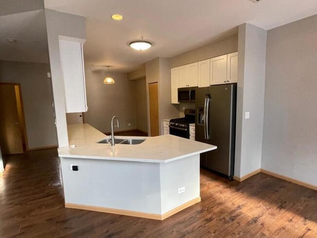 Building Photo - 458 Landmark Ave