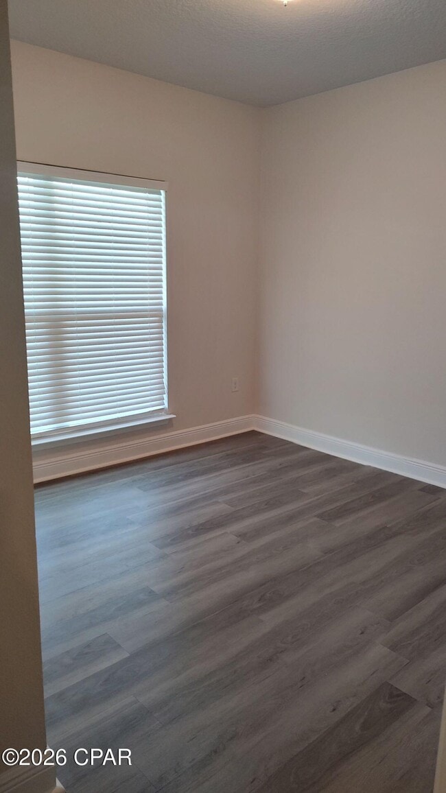 Building Photo - 326 Emerald Cove St