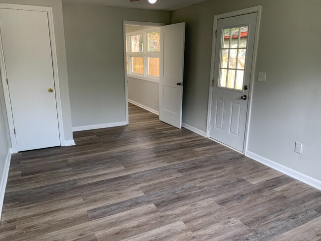 Building Photo - Coming soon!!!  1/2 off 1st full months re...