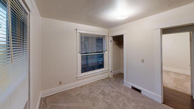 Building Photo - 802 E Kingsley St
