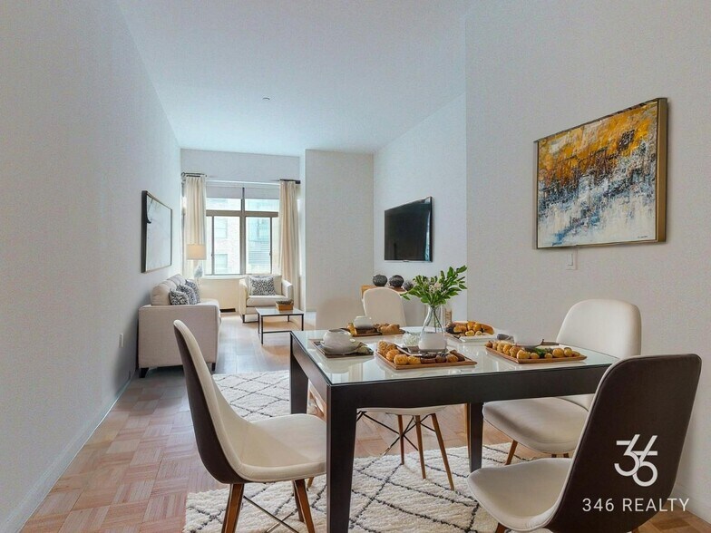 Building Photo - Washington Street