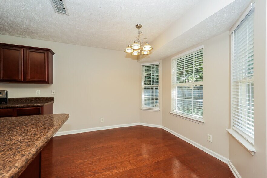 Building Photo - 816 Pantera Dr