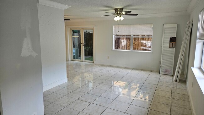 Building Photo - 177 NE 12th Ave