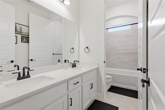 Building Photo - 300 Waterview Dr