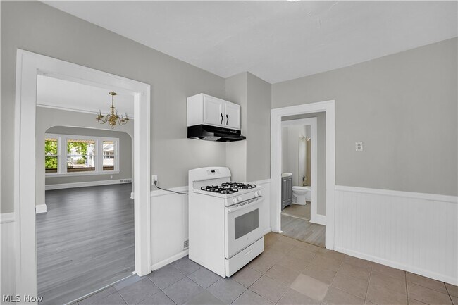 Building Photo - 10106 Greenview Ave