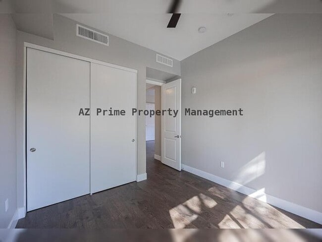 Building Photo - 7300 E Earll Dr