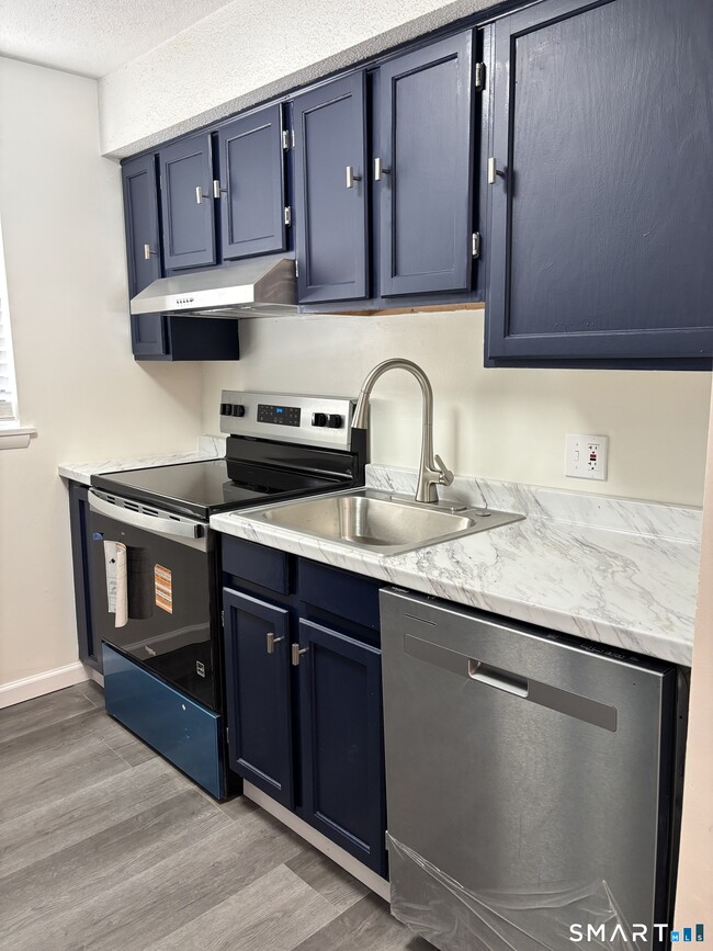 Building Photo - 11 King Arthur Dr