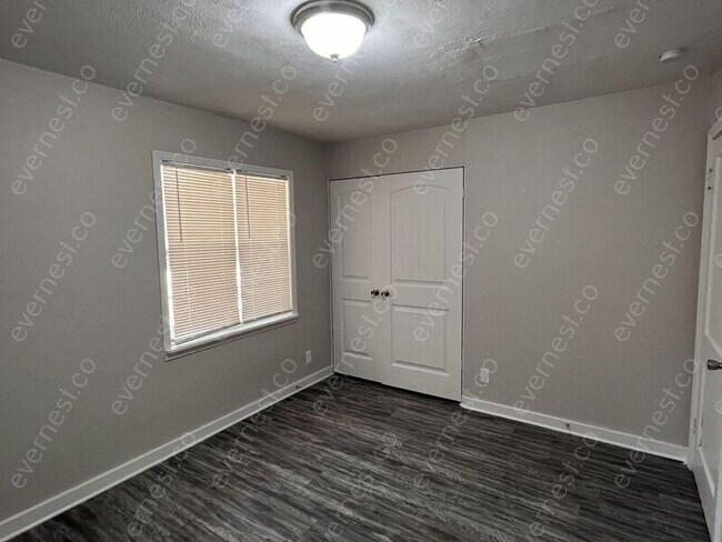 Building Photo - 126 E Santa Clair St