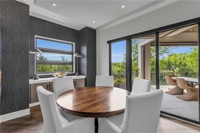 Building Photo - {5842} Luxury Rental in Forrest Ridge Esta...