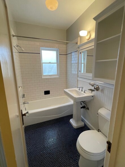 Bathroom - 1540 N Lake Ave