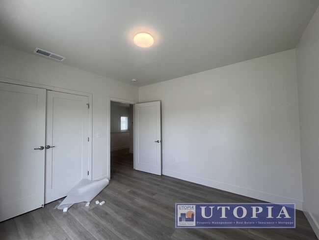 Building Photo - 528 Dufour St