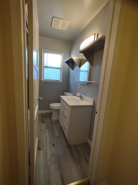 Bathroom - 4265 Sawtelle Blvd