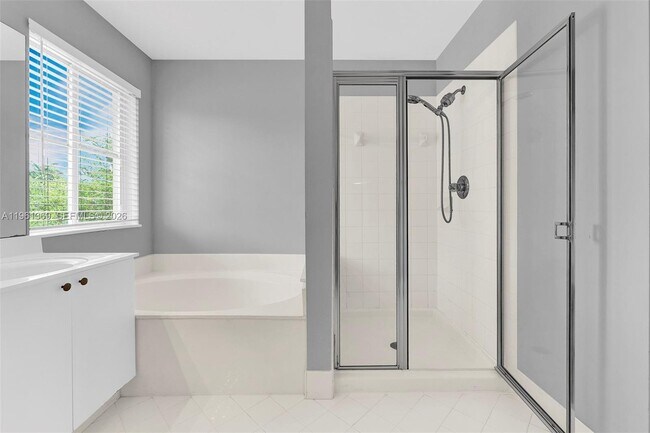 Building Photo - 1518 Maple Dr