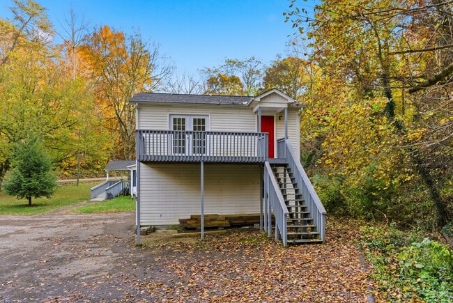 Building Photo - 923 McCubbins Rd