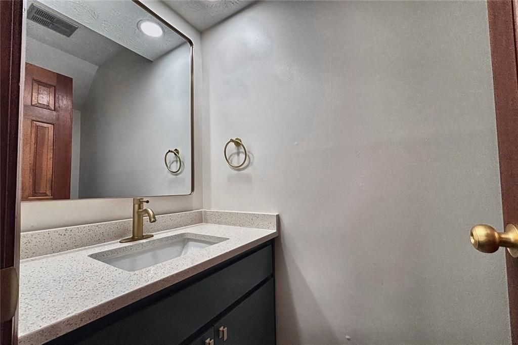 Building Photo - 807 Oak Bridge Ln