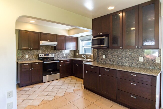Building Photo - 5bd/4ba Seattle Home