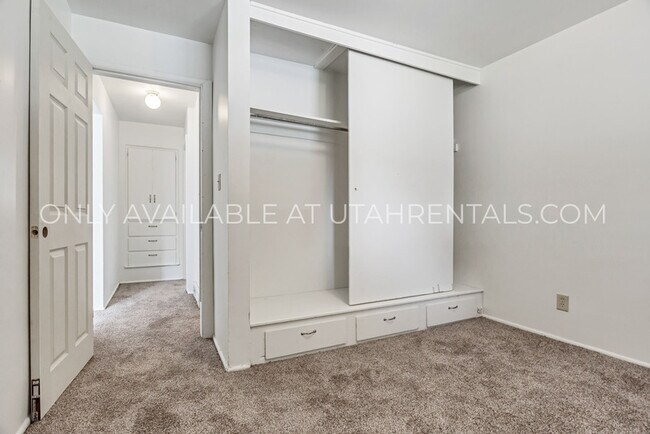 Building Photo - 729 E 4565 S