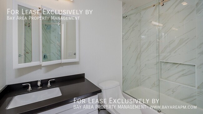 Building Photo - 697 Iris Ave