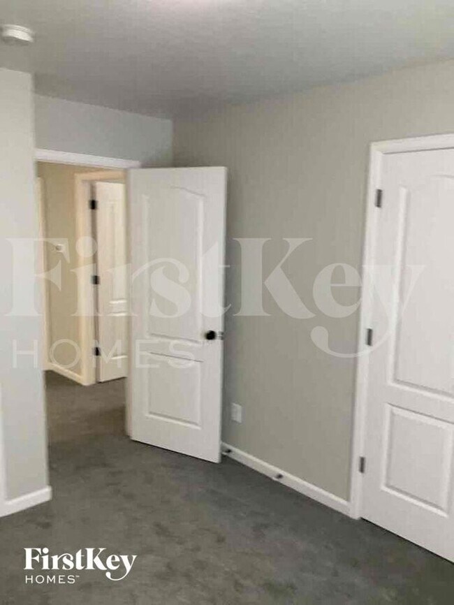 Building Photo - 6871 Kasson Dr