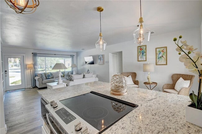 Building Photo - 10 S Swinton Cir