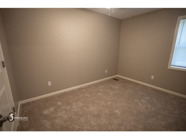 Building Photo - Forest Home Townhouses - NEWLY RENOVATED -...