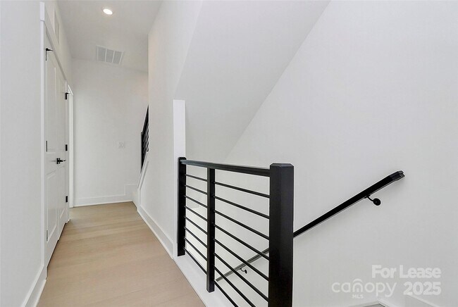 Building Photo - 1103 Kokomo Ln