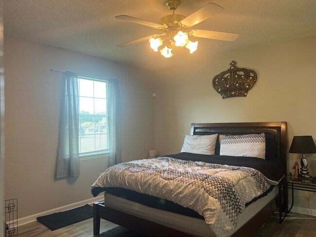 Building Photo - 863 Lyndsi Ln