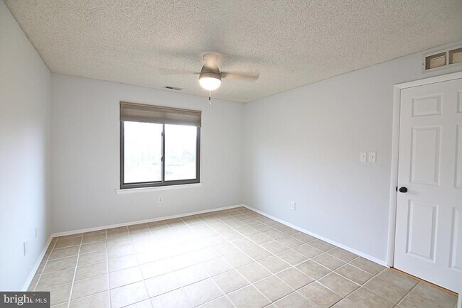 Building Photo - 4914C Dunbarton Rd