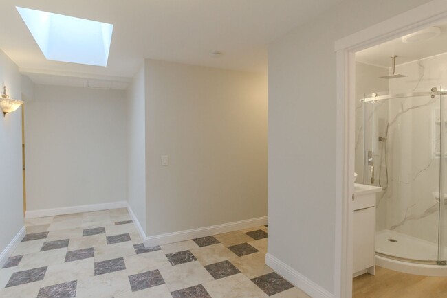 Building Photo - 3bd/1.75ba Seattle Home