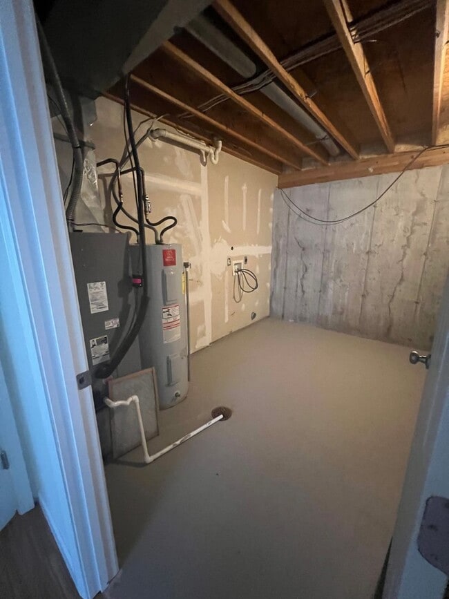 Building Photo - 4-bedroom 1.5 baths house near I-44