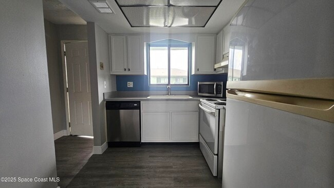 Building Photo - 1556 University Ln