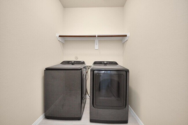 Building Photo - 32903 Silver Mdw Wy