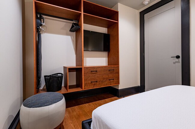 Building Photo - 1011 Canal St