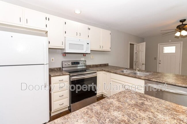 Building Photo - 3498 Crompton St