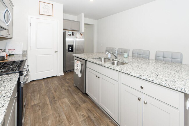 Building Photo - 3 Bedroom 2 Bath Home in Cane Bay Plantation - Summerville