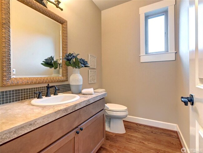 Building Photo - 4bd/2.5ba Kirkland House