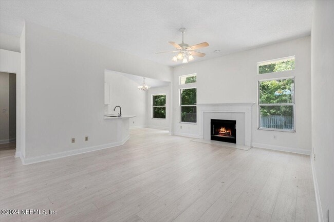 Building Photo - 1722 Branch Vine Dr W