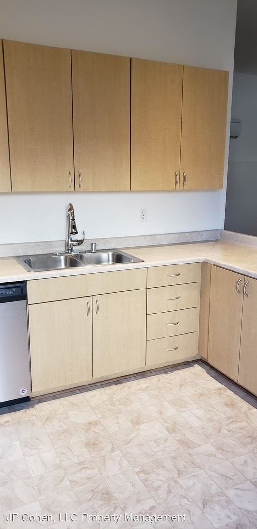 Building Photo - 3030 Waverly Dr