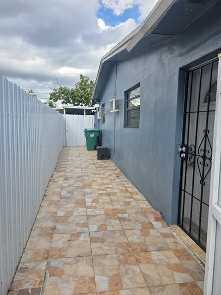 Building Photo - 4941 NW 12th Ct