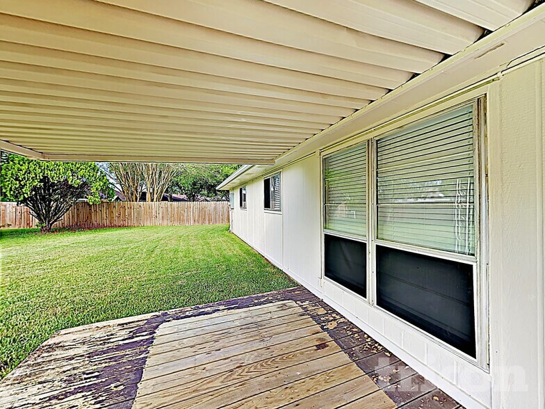 Building Photo - 2706 King James Ct